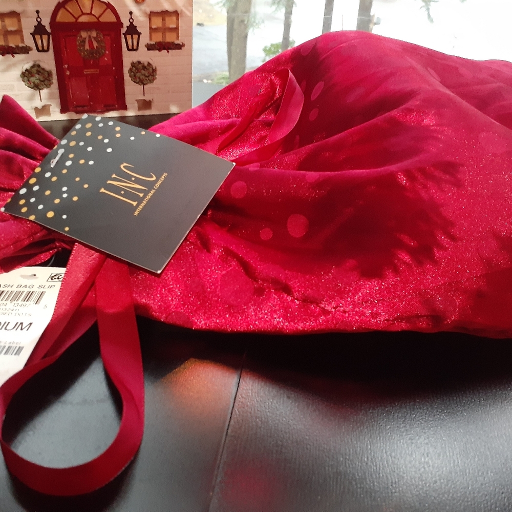 #193 NWT Women's Slippers